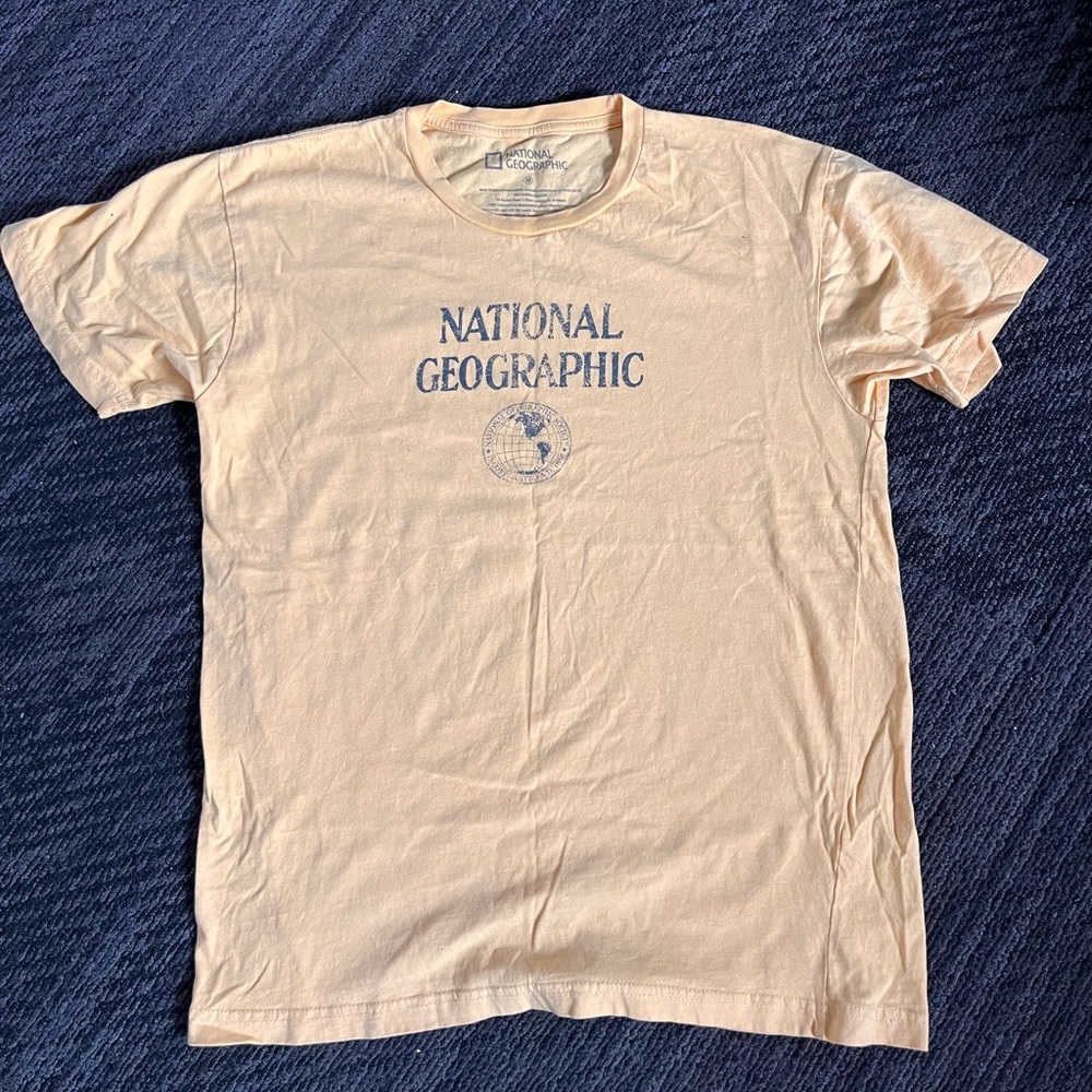 Medium Urban Outfitters Pale Yellow National Geographic Graphic Tee